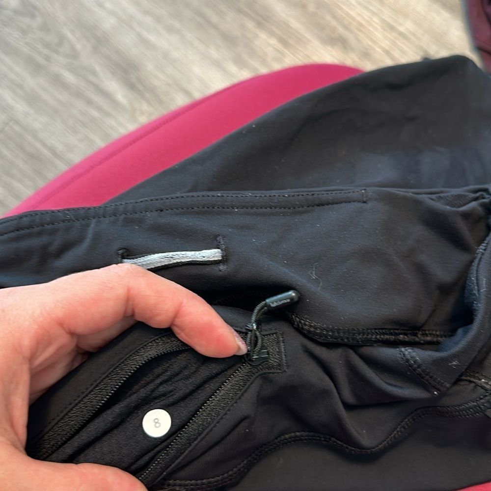 Lululemon size 8 capris - Picture 3 of 3